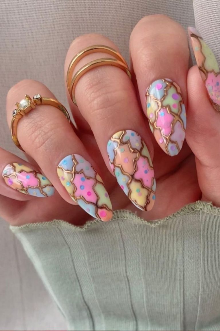 Trendy Almond Shaped Nail Art For Summer Nails