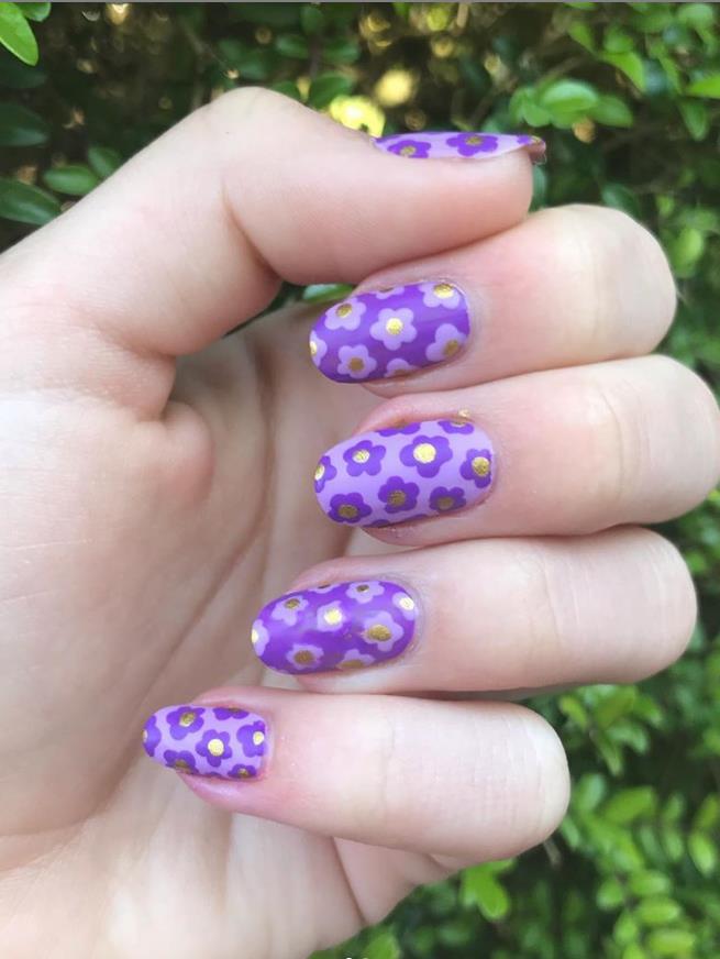 Beauty Acrylic Short Nails With Flowers Designs Ideas  In Summer