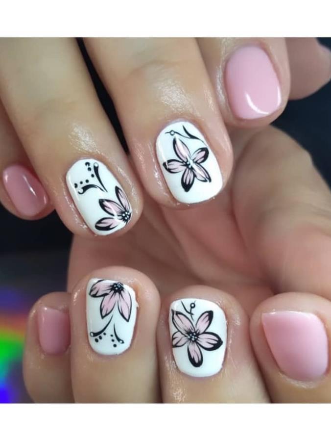 Beauty Acrylic Short Nails With Flowers Designs Ideas In Summer - Lilyart