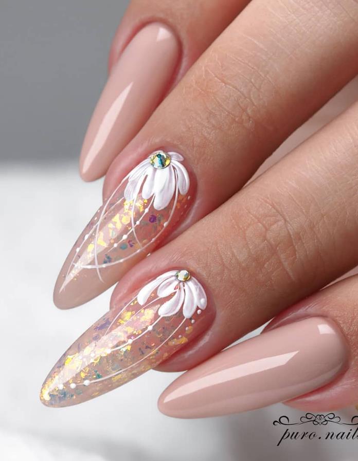 This Summer You Must Get The Sparkle Almond Nails Style, The Color Match Is Fresh And Dreamy