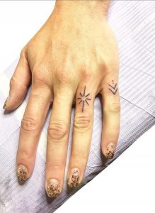 The Art Of Finger Tattoo Is Interesting And Low-key - Lilyart