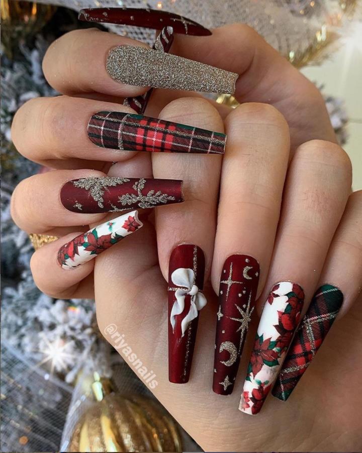 Manicure/ Christmas is Coming. Are Your Nails on Holiday?