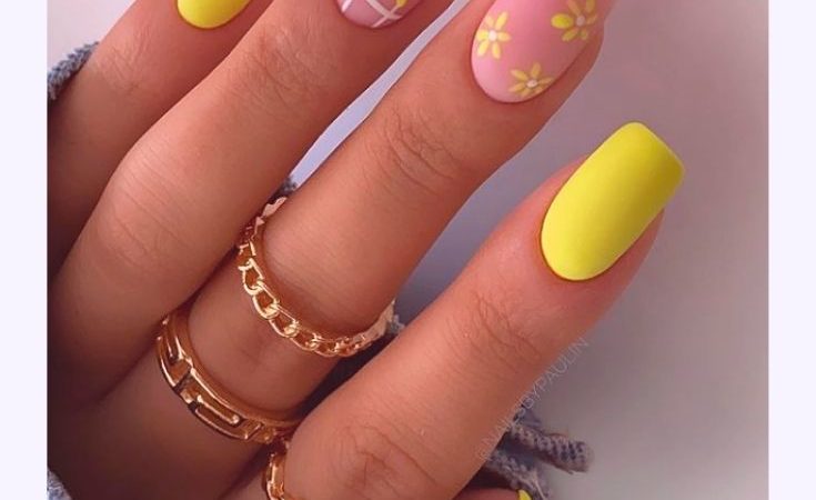 35 Most Beautiful Pink Flower Short Nail Designs for Summer 2021