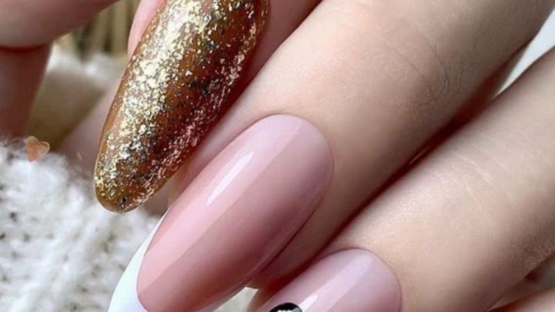 33 Beautiful and Cute Prom Nails for Your Big Night
