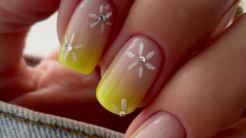 Short acrylic nails designs for nail shapes to try this season 2021