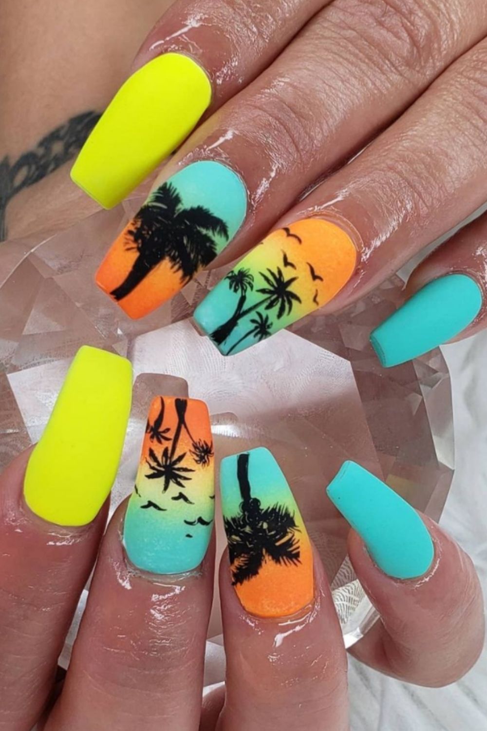 We all love this tropical style nail design