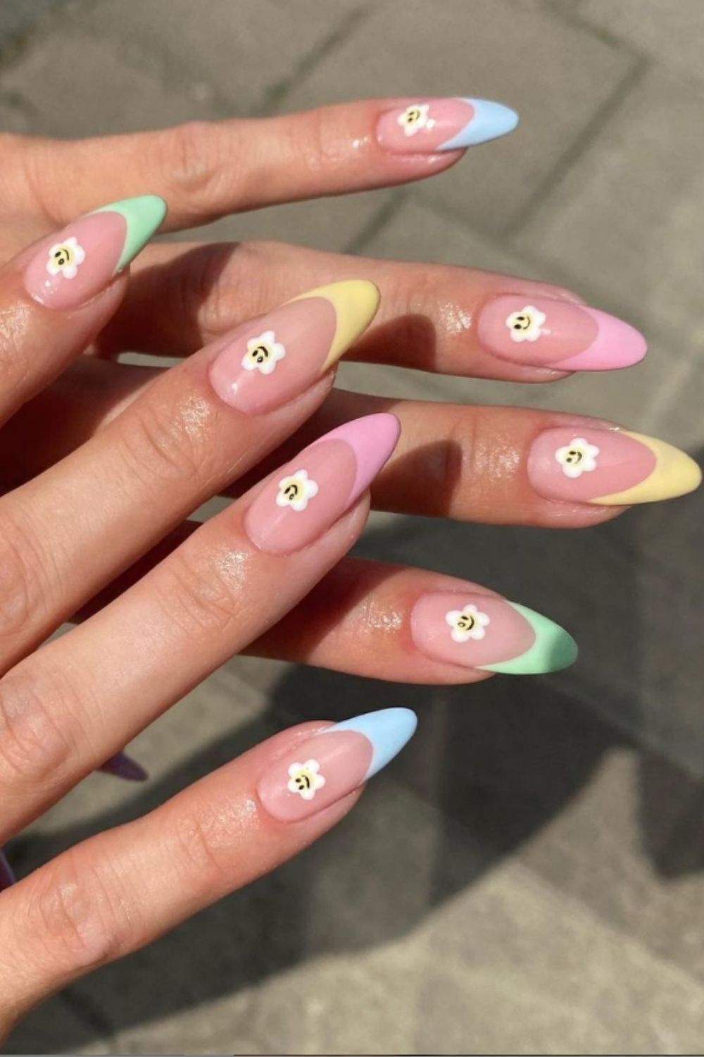 38  Trendy Almond-Shaped Nail Art for Summer Nails 2021