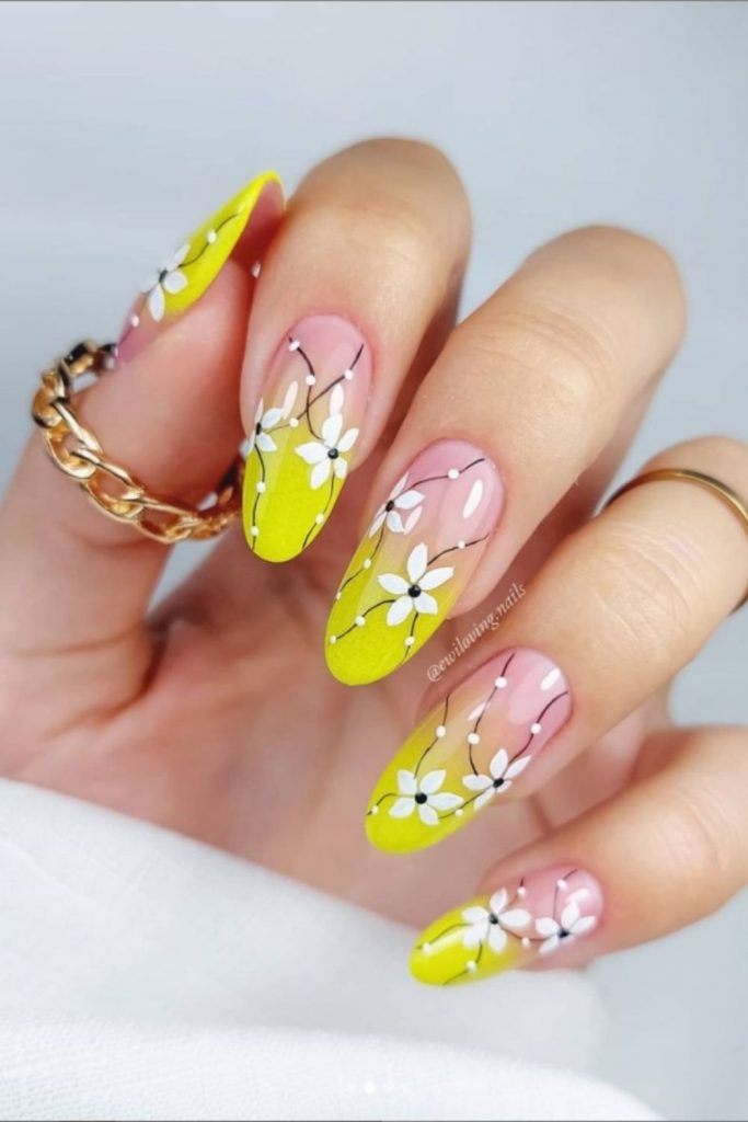 38 Trendy Almond-Shaped Nail Art For Summer Nails 2021