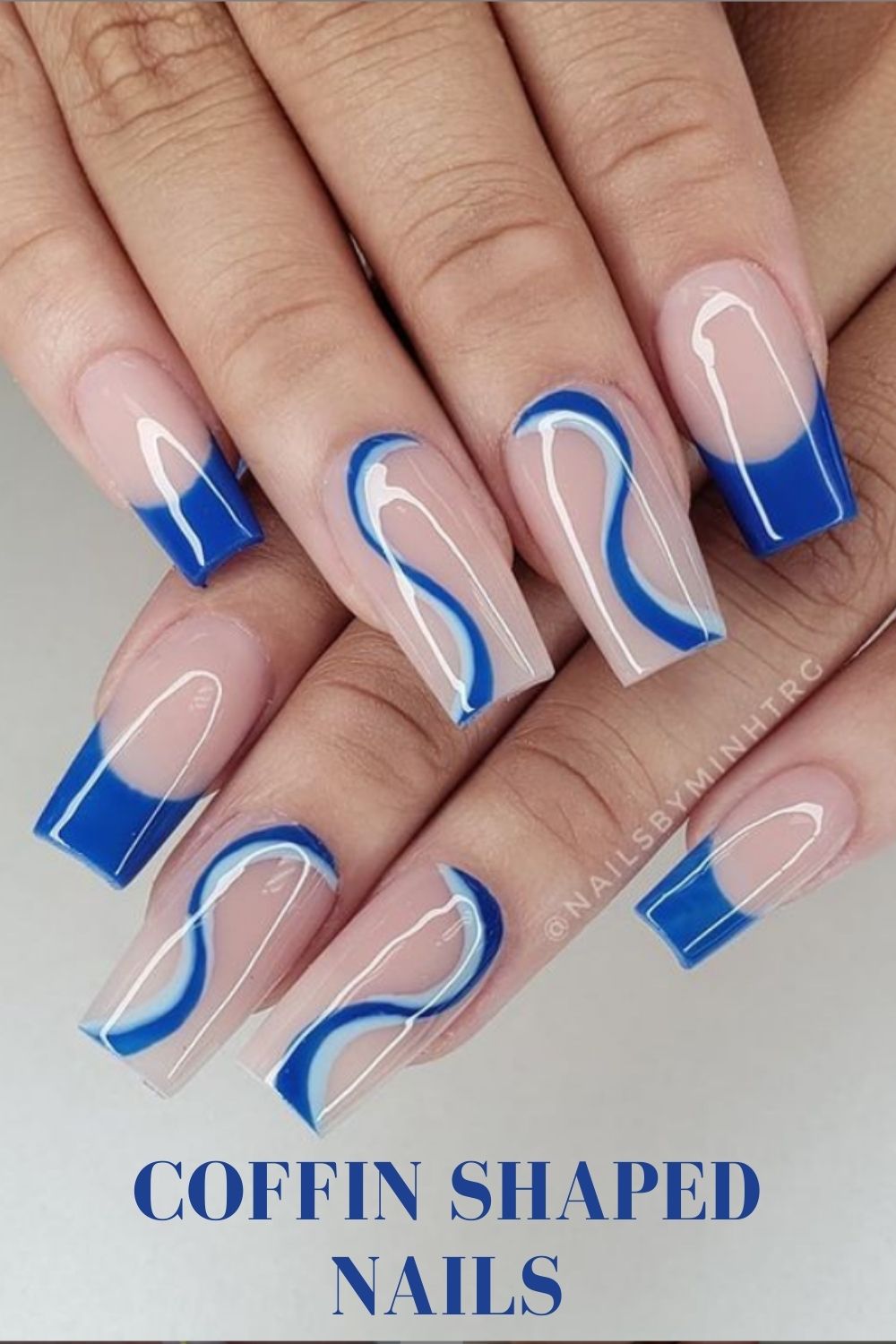 Blue and white short coffin nail design 
