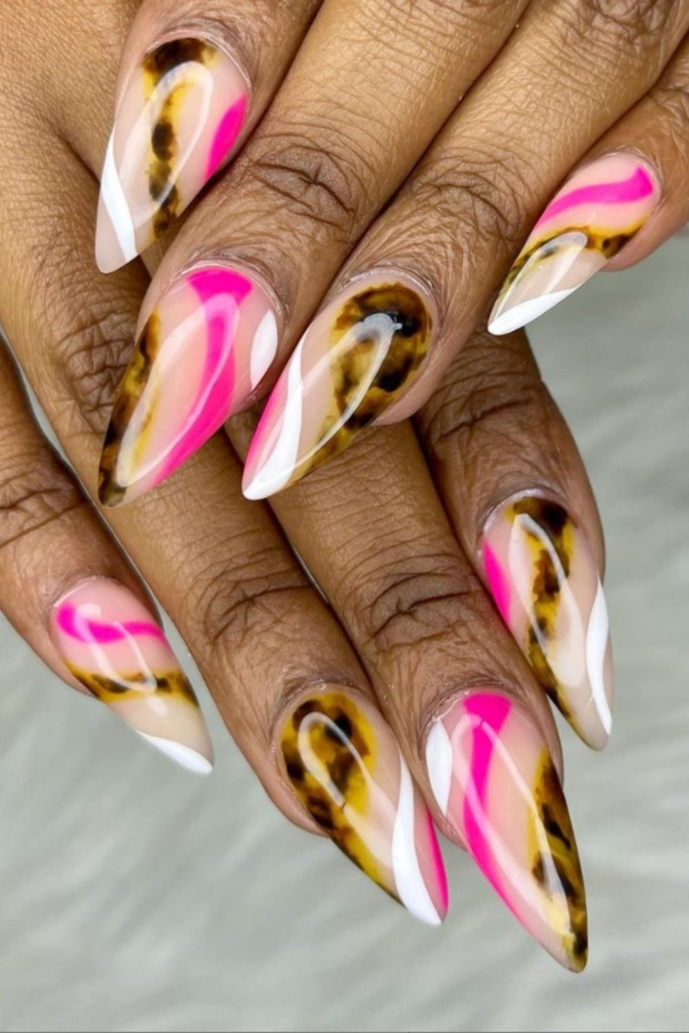 Almond nails art