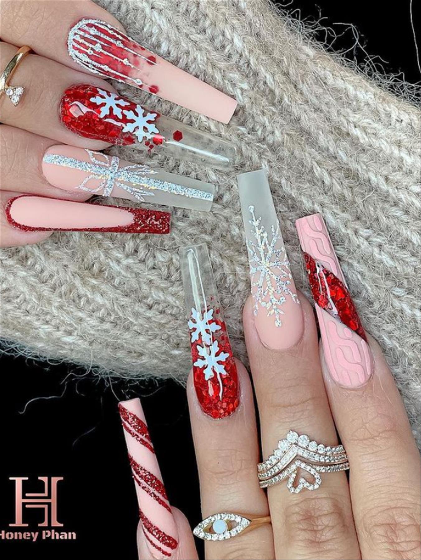 Elegant Christmas acrylic nails with snowflake nails 