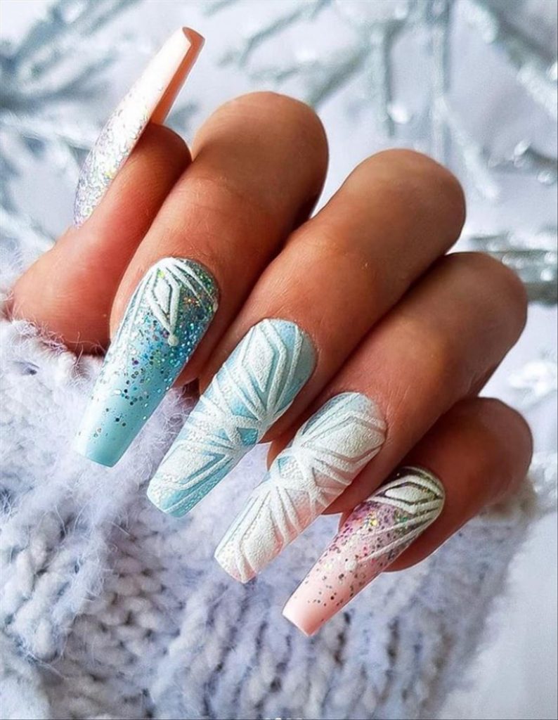 42 Elegant Christmas acrylic nails with snowflake nails - Lilyart