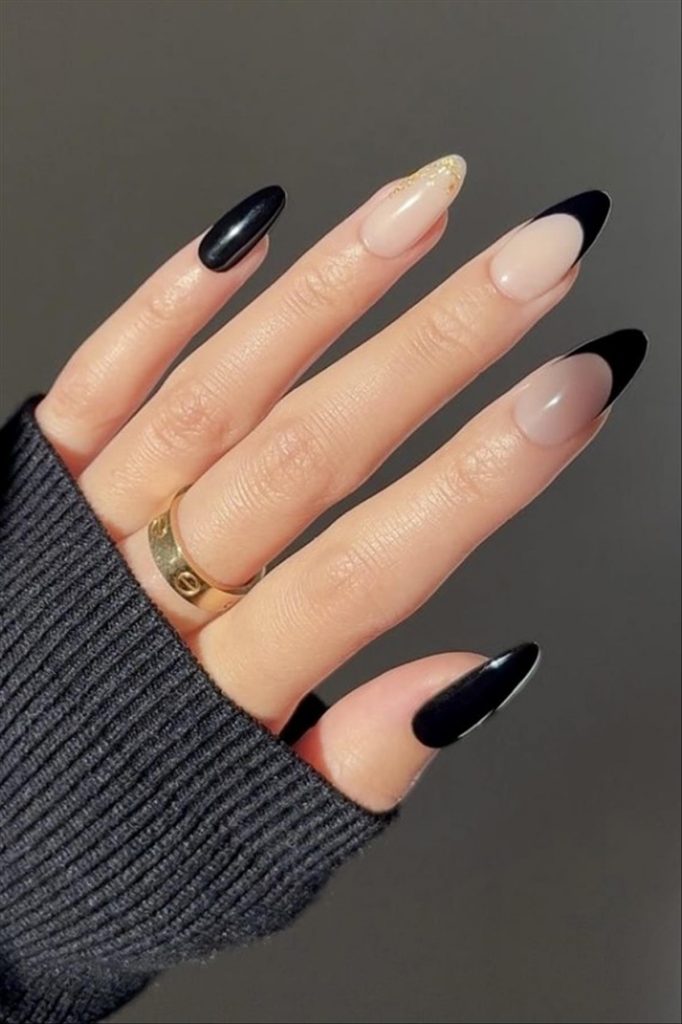 23 Best Black and Gold Nails Design Never go out of fashion - Lilyart