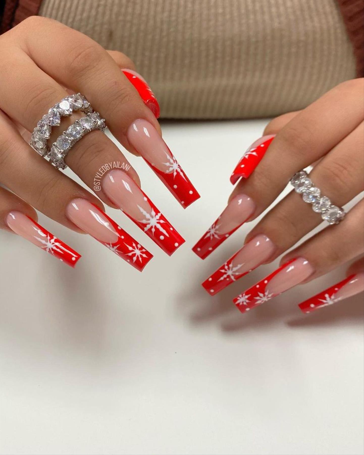 Best red nail design to be hot this Winter