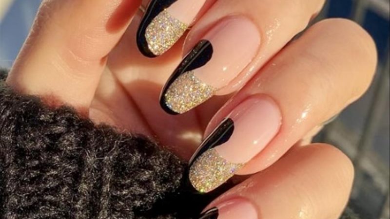23 Best Black and Gold Nails Design Never go out of fashion