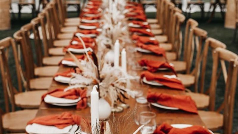40 Romantic Ways to Dress Up Your Wedding Reception Tables
