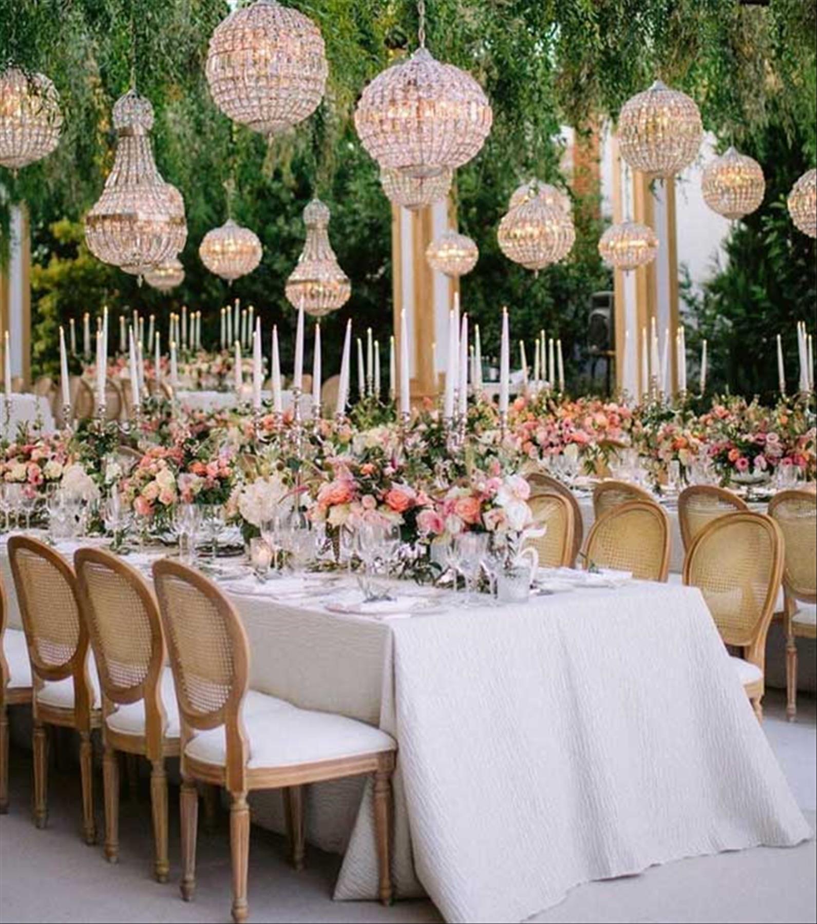 Romantic Ways to Dress Up Your Wedding Reception Tables