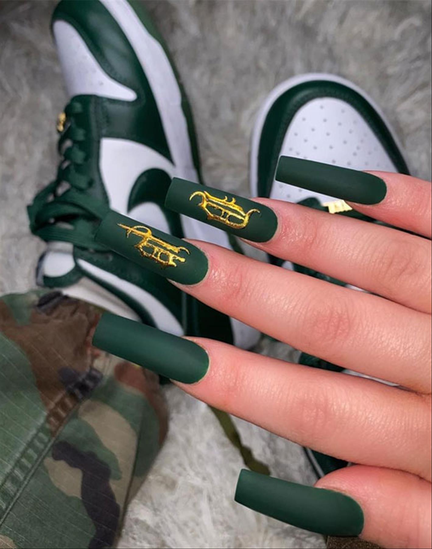 Beautiful Green Nail Designs For 2022 To Wear