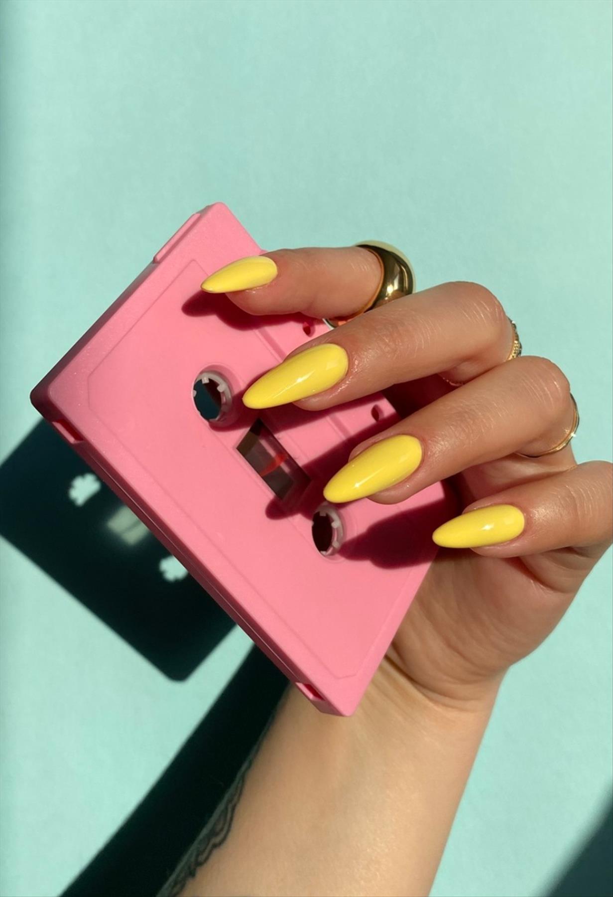 Chic Yellow Nail Designs to Light Up Your Spring Mani 2022 