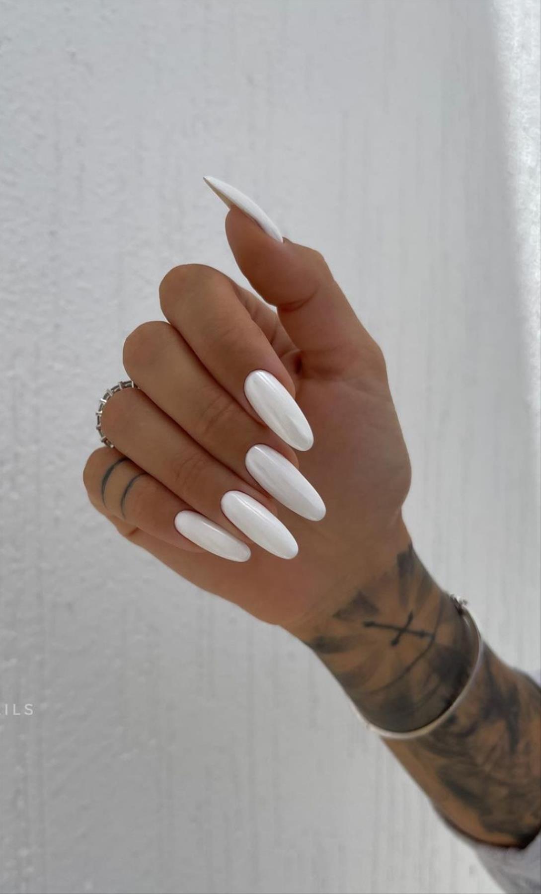 30 Elegant White Nails Design Perfect For Your Next Mani!