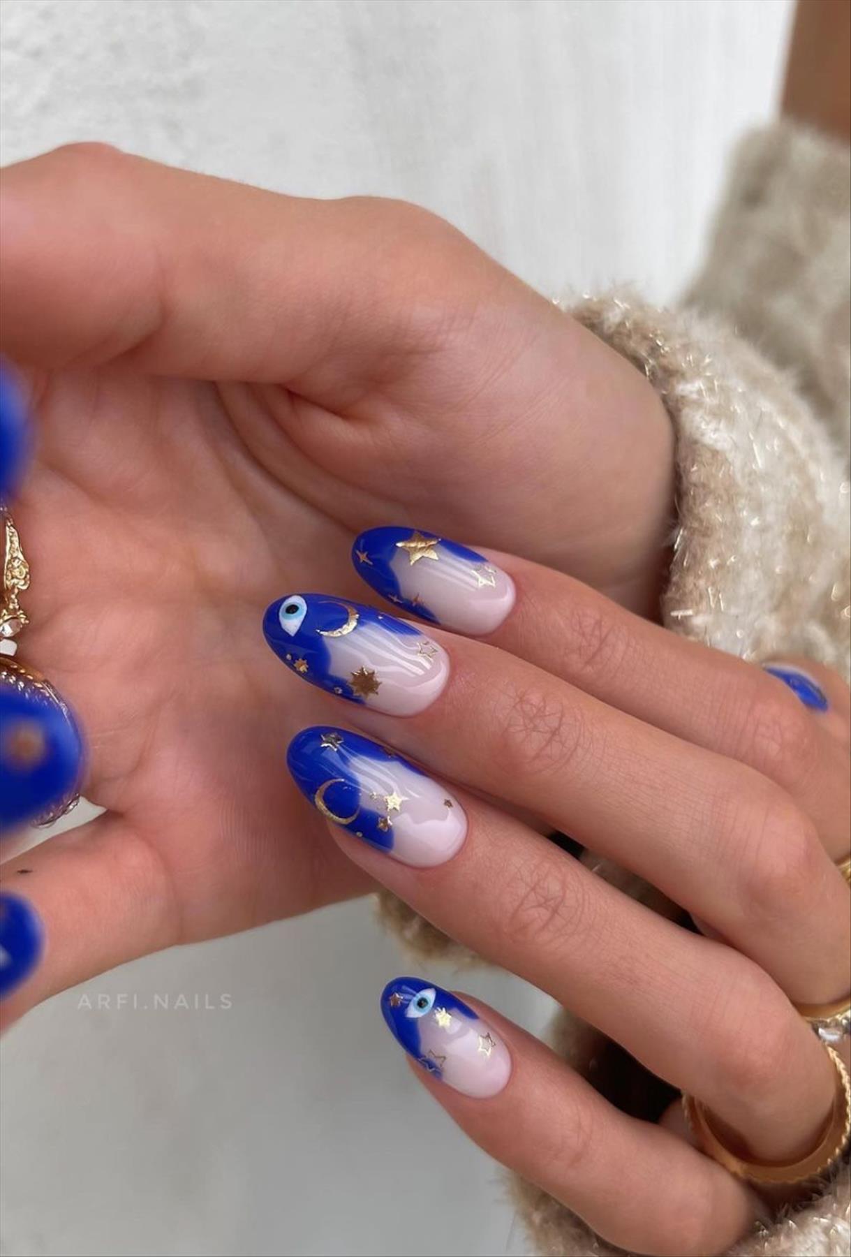 Romantic blue acrylic nail ideas perfect for summer mani 2022