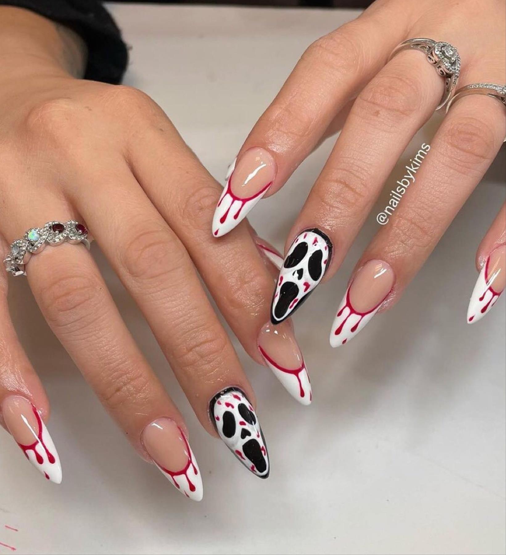 Spooky Halloween nail art 2022