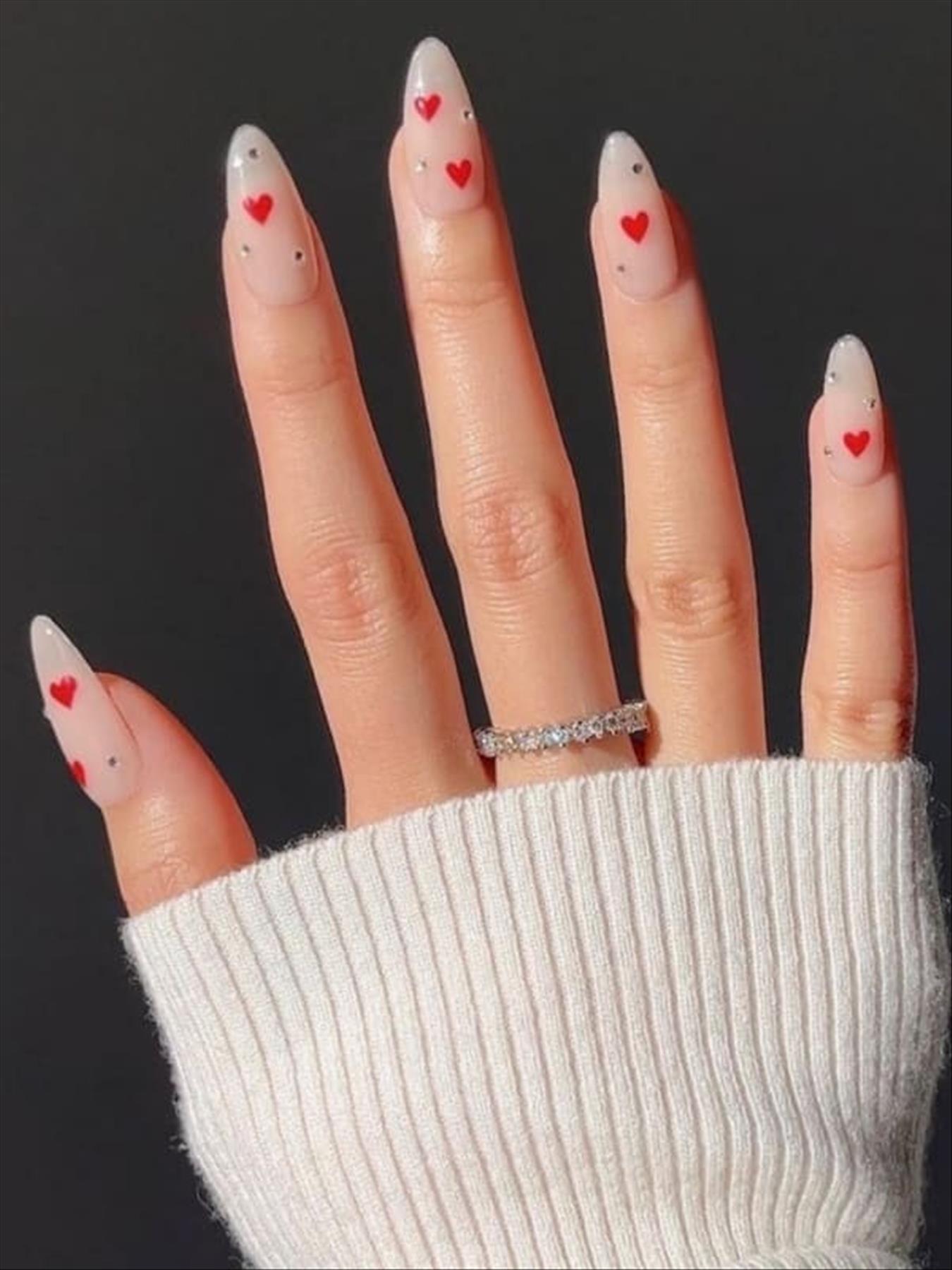 Lovely short Valentine's Day nails