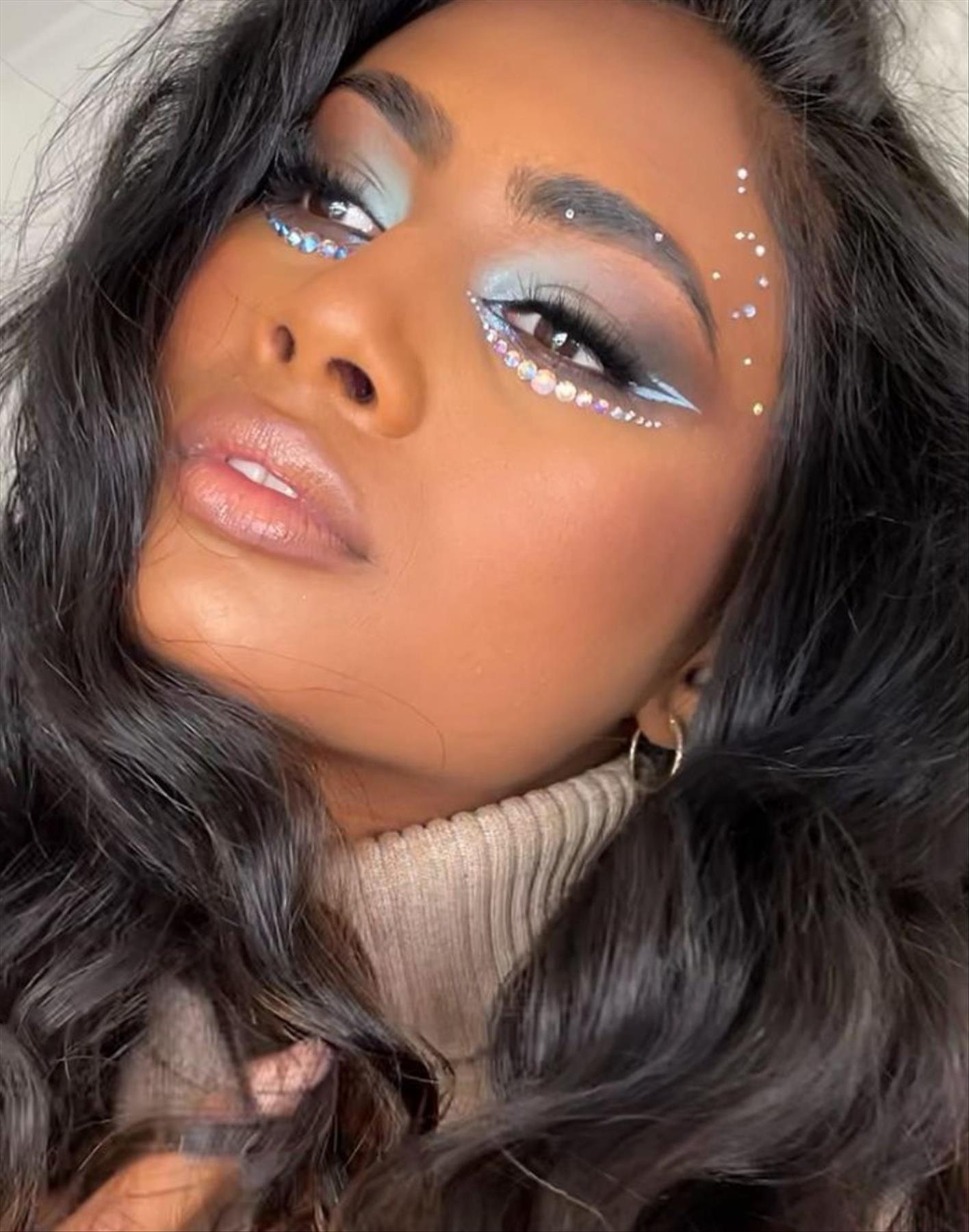 30 Glitter holiday makeup looks and ideas for 2023
