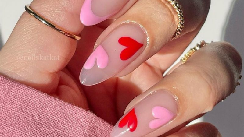 54 Pretty short heart nails for Valentine’s Day nails